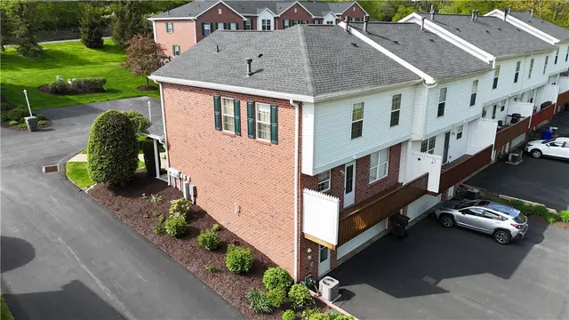 501 Northglen Court gallery image 9