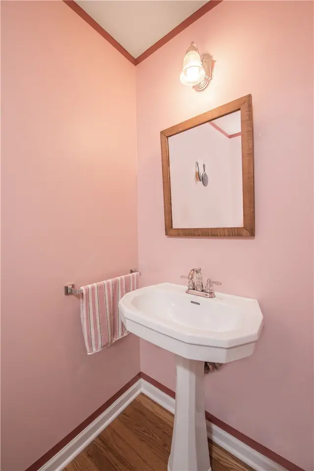 501 Northglen Court gallery image 13