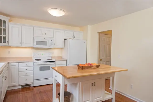 501 Northglen Court gallery image 32
