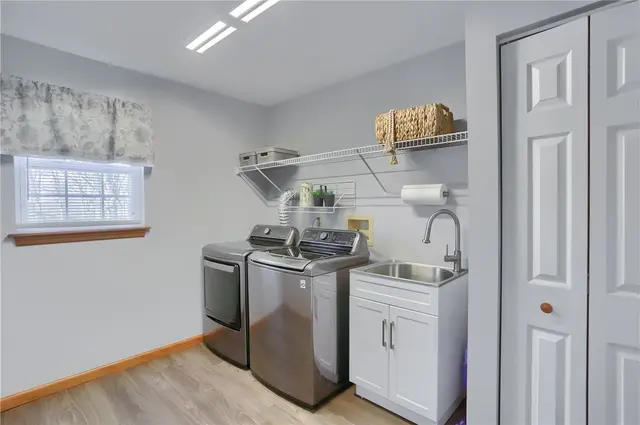 501 Saint Phillips Ct gallery image 3