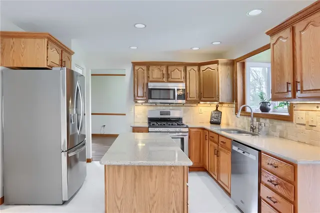 501 Saint Phillips Ct gallery image 8