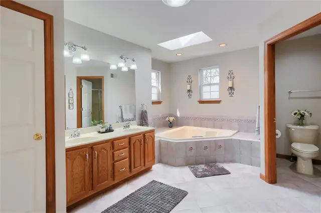 501 Saint Phillips Ct gallery image 32