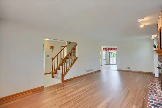 501 Saint Phillips Ct gallery image 33