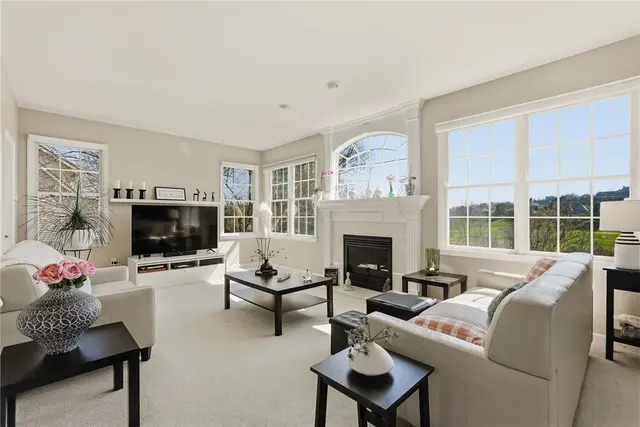 5010 Northfield Drive gallery image 5