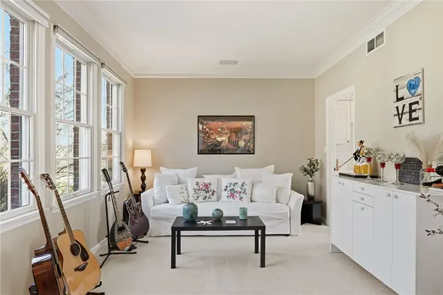 5010 Northfield Drive gallery image 11