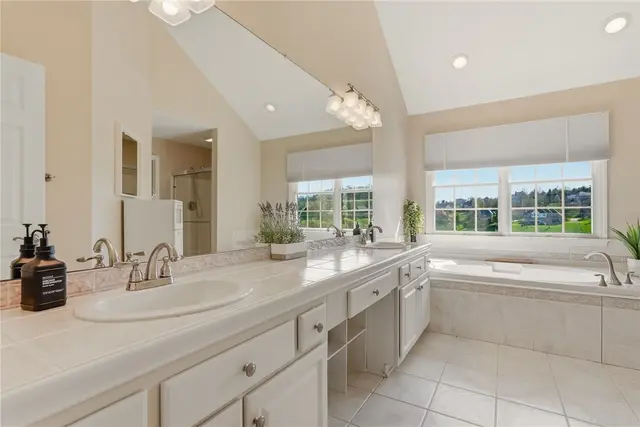 5010 Northfield Drive gallery image 16