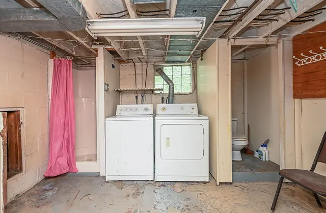 502 Bairdford Rd gallery image 3