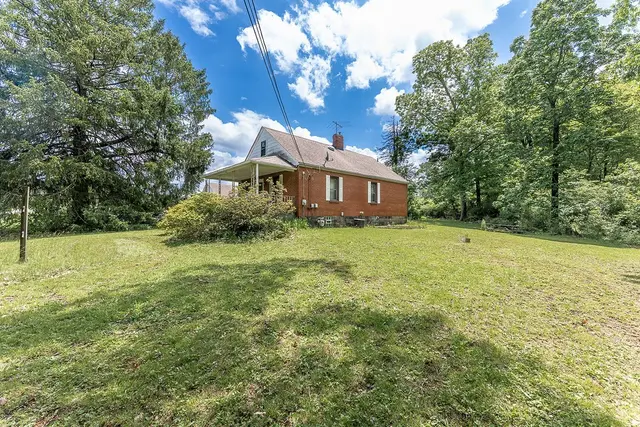 502 Bairdford Rd gallery image 7