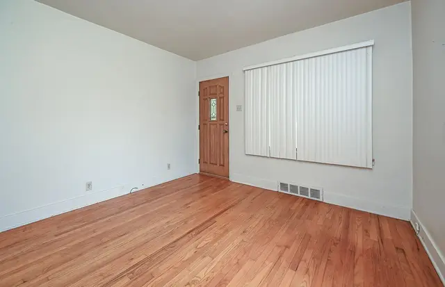 502 Bairdford Rd gallery image 8