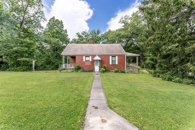 502 Bairdford Rd gallery image 11