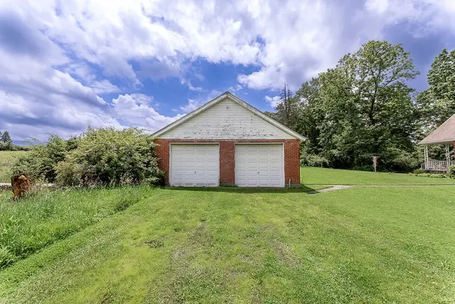 502 Bairdford Rd gallery image 14