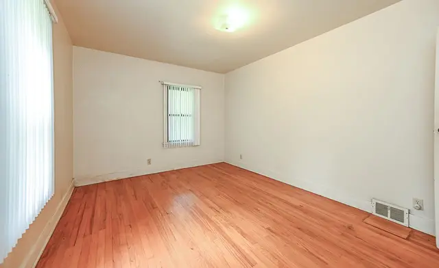 502 Bairdford Rd gallery image 15