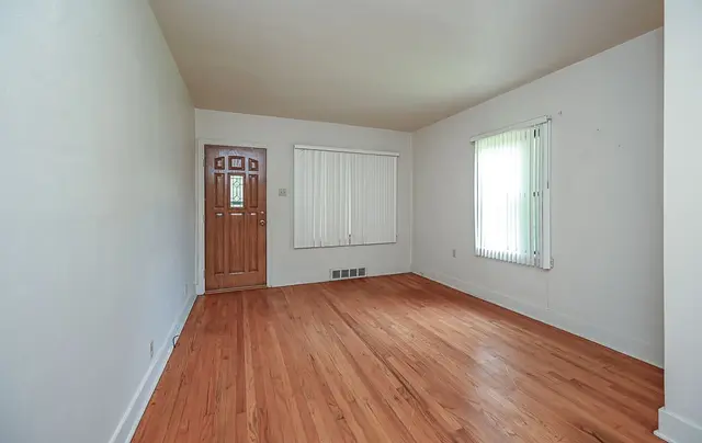 502 Bairdford Rd gallery image 16