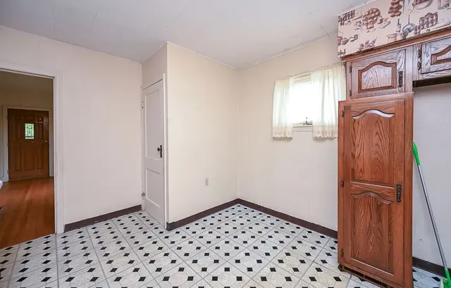 502 Bairdford Rd gallery image 17