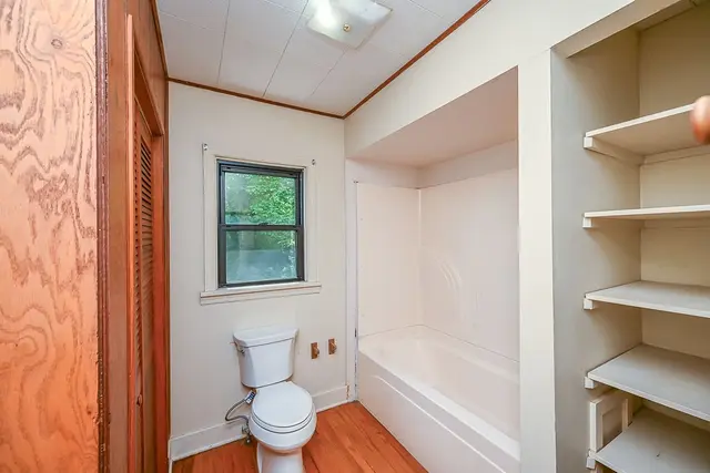 502 Bairdford Rd gallery image 19