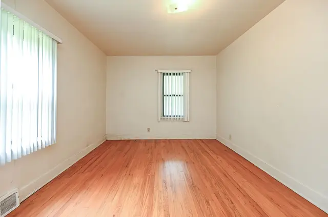 502 Bairdford Rd gallery image 21
