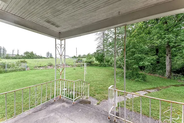502 Bairdford Rd gallery image 22