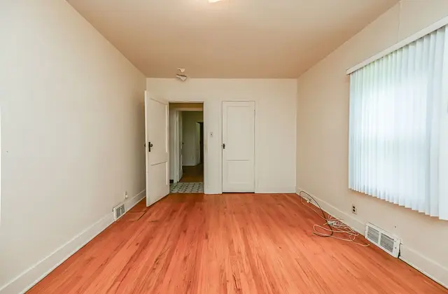 502 Bairdford Rd gallery image 31
