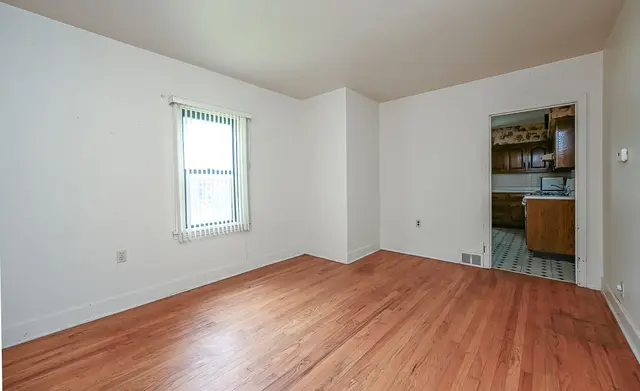 502 Bairdford Rd gallery image 37
