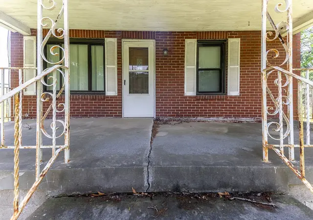502 Bairdford Rd gallery image 39
