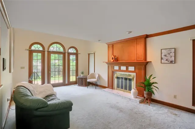 502 Colony Ct gallery image 4