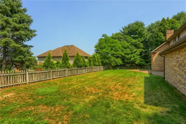502 Colony Ct gallery image 5