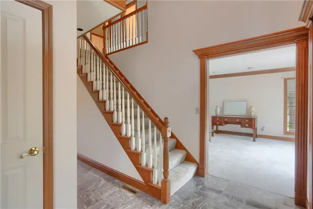 502 Colony Ct gallery image 7