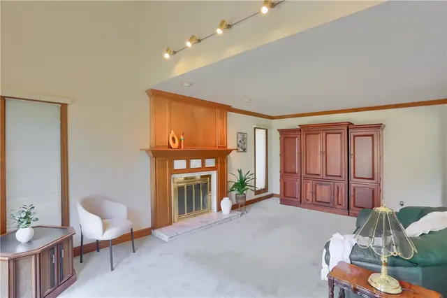 502 Colony Ct gallery image 8