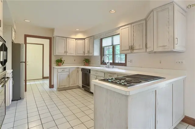 502 Colony Ct gallery image 10