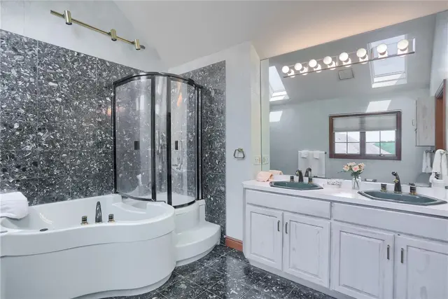 502 Colony Ct gallery image 14