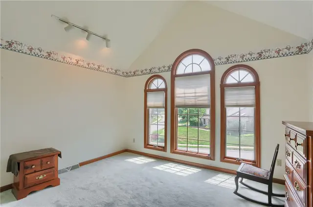 502 Colony Ct gallery image 16