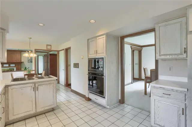502 Colony Ct gallery image 18