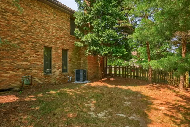 502 Colony Ct gallery image 20