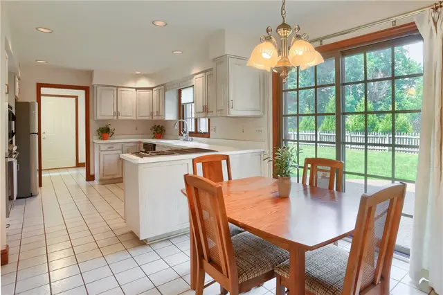 502 Colony Ct gallery image 29