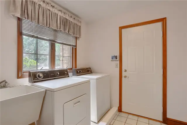 502 Colony Ct gallery image 31