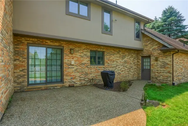 502 Colony Ct gallery image 32