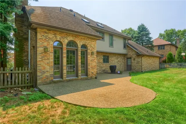 502 Colony Ct gallery image 34
