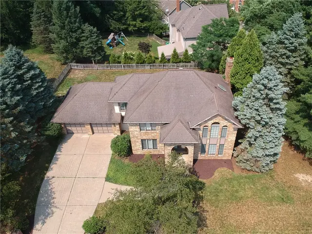 502 Colony Ct gallery image 38