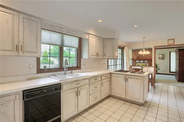 502 Colony Ct gallery image 43