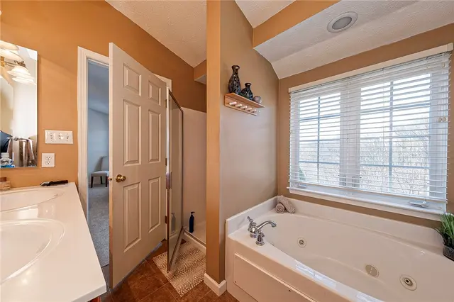 5020 Foxwood Ct gallery image 5