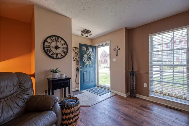 5020 Foxwood Ct gallery image 6