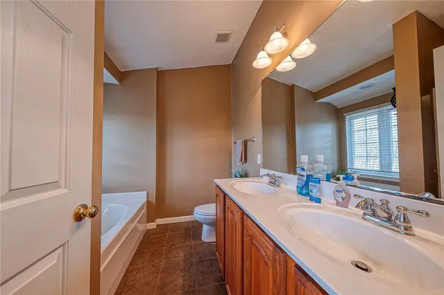 5020 Foxwood Ct gallery image 15