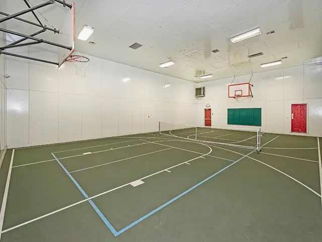 5023 Northfield Dr gallery image 2