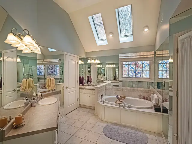 5023 Northfield Dr gallery image 4