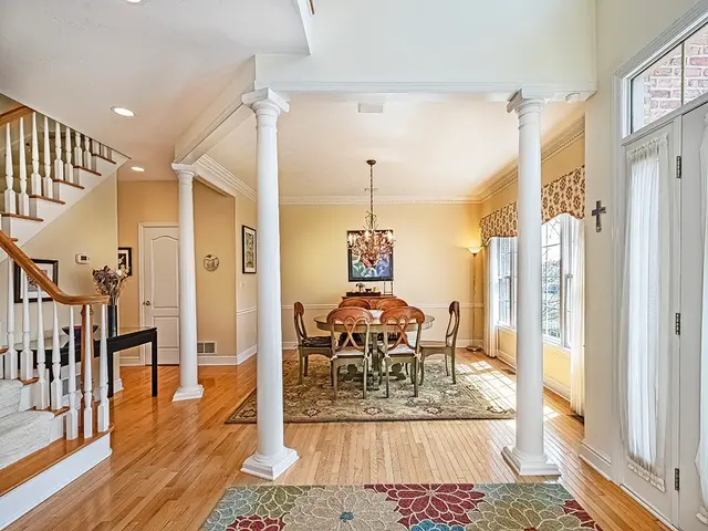 5023 Northfield Dr gallery image 6