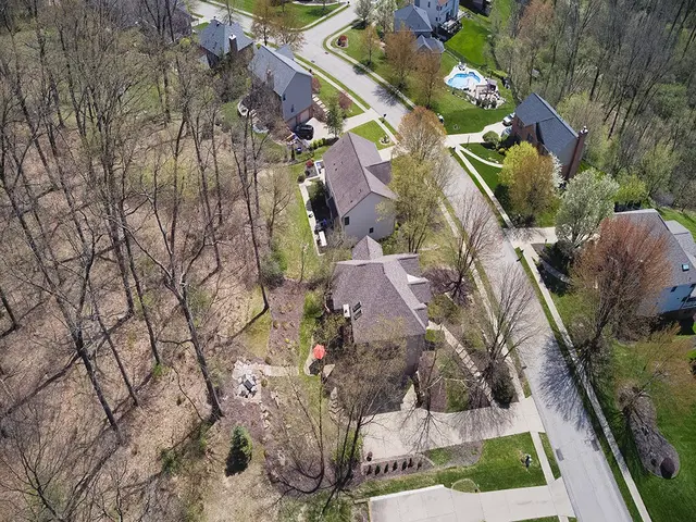 5023 Northfield Dr gallery image 9