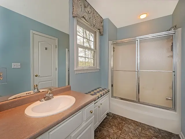 5023 Northfield Dr gallery image 17
