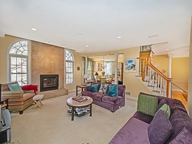 5023 Northfield Dr gallery image 34