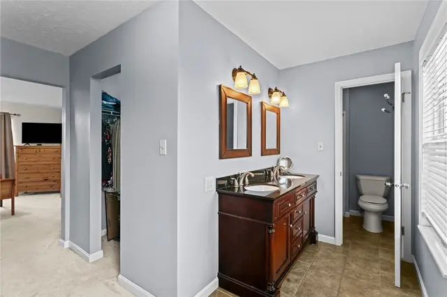 5029 Summit Dr gallery image 3