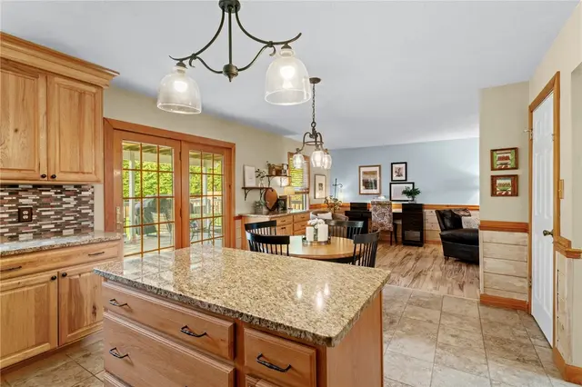 5029 Summit Dr gallery image 8